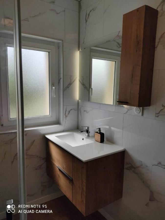 Le Nid De La Baie Apartment Crollon Exterior photo